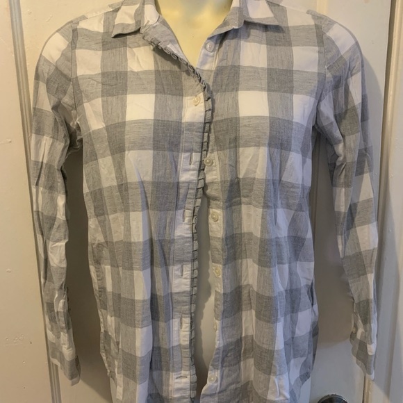 Two Banana republic button down shirts - Picture 7 of 7